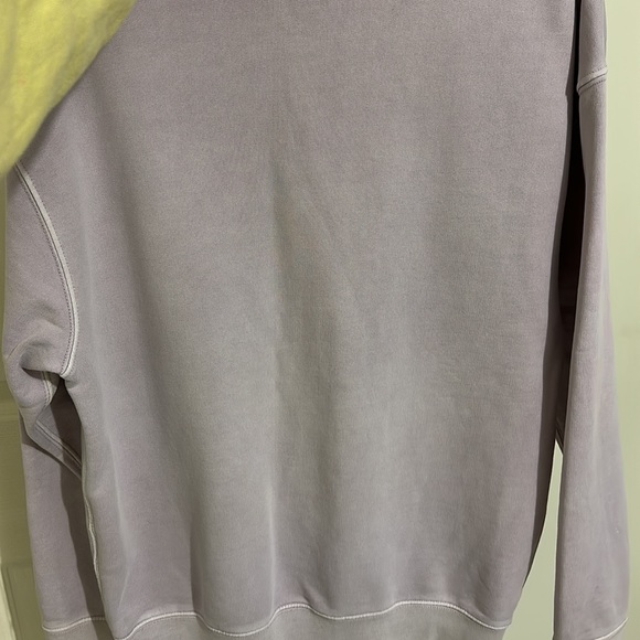 Levi's Crewneck - Picture 2 of 2